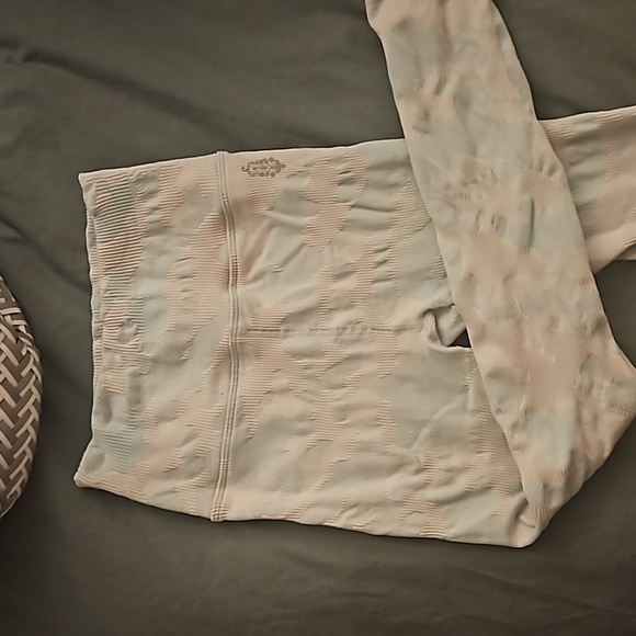 FP Movement Happiness Runs Leggings Blue Camo - Picture 1 of 2